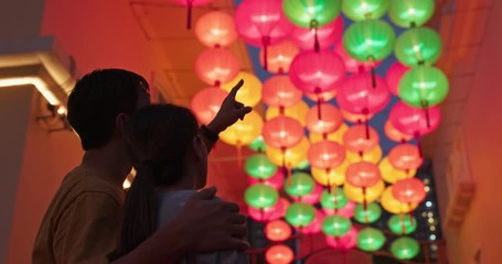 Poster - Couple look at the chinese lantern at night