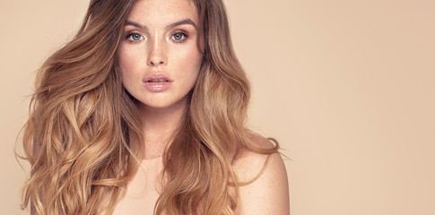 natural woman with freckles and wavy hair.