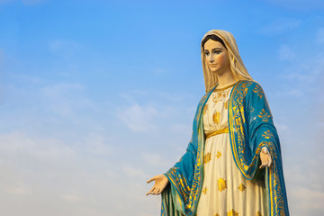 virgin mary statue