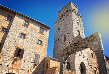 Wall Mural - Square in the medieval town of San Gimignano - Tuscany Italy