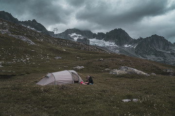 camping with a mountainview at the klausenpass