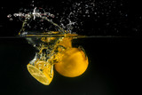 Fototapeta Łazienka - Lemon splashing into water