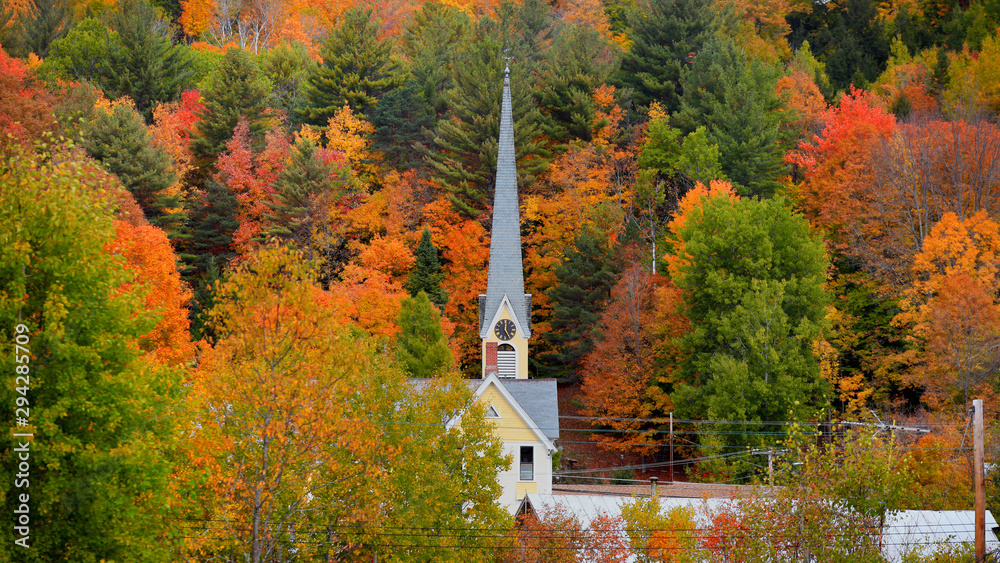 Church steeple between autumn trees in east Royalton Vermont - obrazy, fototapety, plakaty 