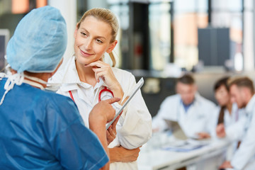 Wall Mural - Surgeon and specialist discuss therapy