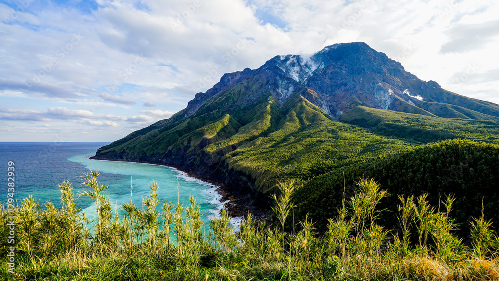 鹿児島県、三島村の硫黄島（薩摩硫黄島） Stock Photo | Adobe Stock