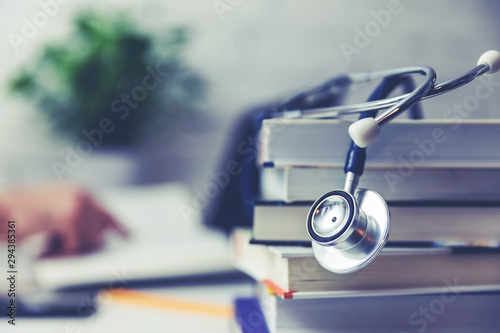 Fotografía medical college student with stack of books