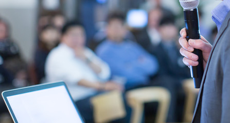 Fototapete - Meeting presenter. Conference with business people training and learning. Coaching Concept with blurred background. Speaker talking to audience in hall during seminar event. Lecture series speech.