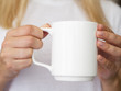 © Freepik - Close-up woman with white mug