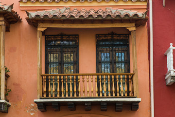 Canvas Print - Typical Latin American colonial window in Cartagena, Colombia