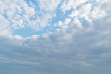 Canvas Print - View of cloudy sky on a warm September day