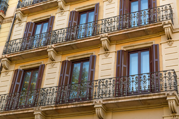 Wall Mural - Spanish architecture, beautiful Barcelona streets in historic city center near Las Ramblas