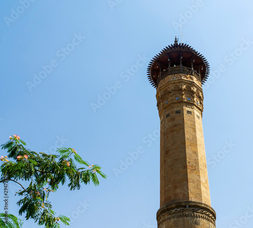 Cuadros en Lienzo The view from below of the minaret of the Ulu Mosque in Kahramanmaras, Turkey,