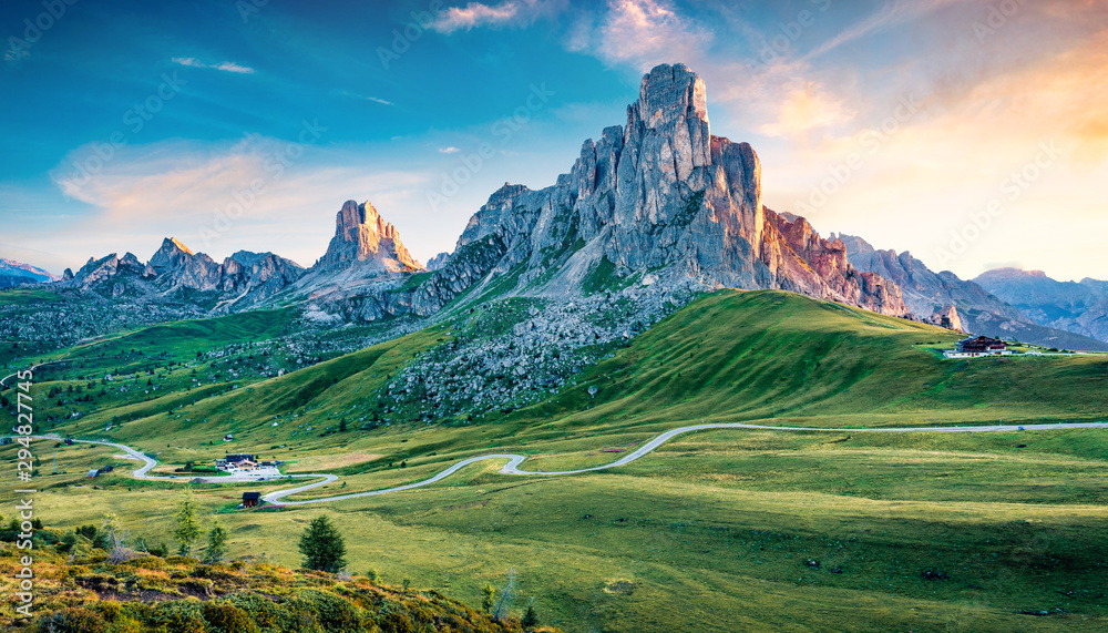 Breathtaking morning view of peak Ra Gusela, Averau - Nuvolau group from Passo di Giau. Exciting summer sunrise in Dolomiti Alps, Cortina d'Ampezzo location, South Tyrol, Italy, Europe. - obrazy, fototapety, plakaty 