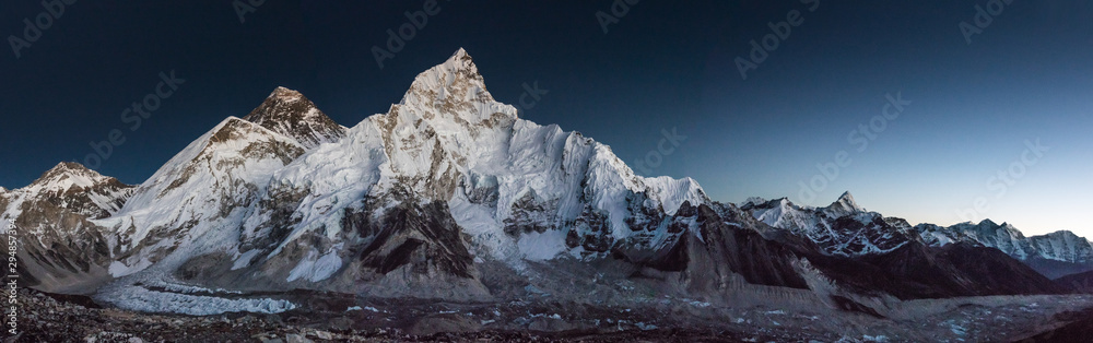 View of Mt Everest from Kala Pattar after sunset - obrazy, fototapety, plakaty 