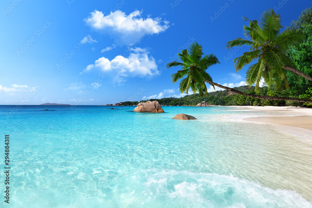 Paradise beach of Seychhelles, turquoise water blue sky - obrazy, fototapety, plakaty 
