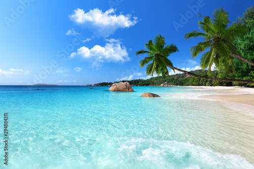 Cuadros en Lienzo Paradise beach of Seychhelles, turquoise water blue sky
