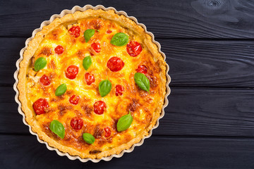 Chicken Quiche lorraine with mushrooms , tomatoes and cheese