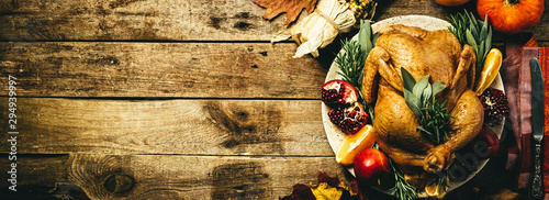 Fotografía Selection of traditional thanksgiving food - turkey, mashed patatoes, green bean