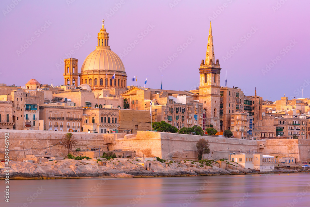 Obraz na płótnie Valletta Skyline from Sliema at sunset, Malta w salonie
