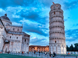 Sticker - PISA, ITALY - SEPTEMBER 27, 2019: Field of Miracles at sunsetwith tourists