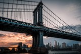 Fototapeta Nowy Jork - Manhattan Bridge sunset view