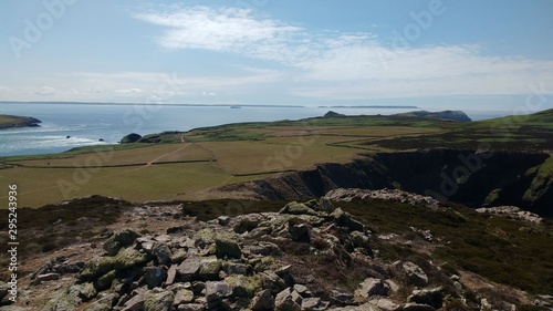 Fotografía View from summit of Carnllundain (Carn Llundain), highest peak on Ramsey Island,