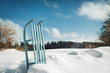 canvas print picture - Shabby Schlitten aus Holz steckt im Schnee, Landschaft im Hintergrund