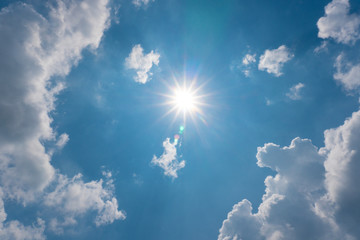 Wall Mural - the sun shines in the winter. in the sky, there are clouds and reflections of the sun or daytime noo