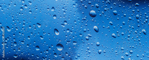 banner for website Water drop on the glass of windows background, raining on the glass off window city for background Tableau sur Toile