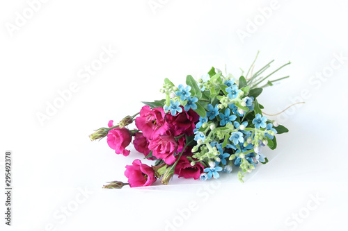 トルコキキョウとブルースターの花束 Stock Photo Adobe Stock トルコキキョウとブルースターの花束 Stock Photo Adobe Stock