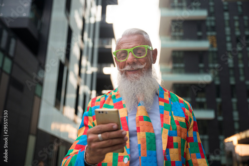 Fotografía Youthful stylish senior man with hipster outfit