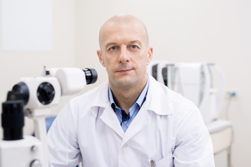 Aufkleber - Successful professional in whitecoat sitting in front of camera in clinics