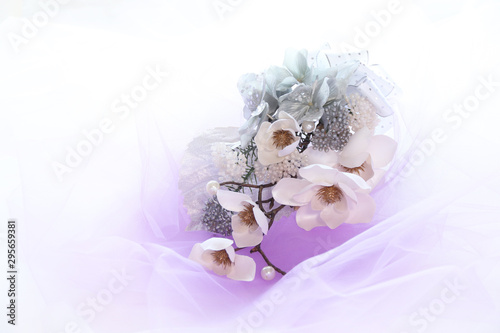 白いモクレンと銀色の紫陽花の花束 造花 Buy This Stock Photo And Explore Similar Images At Adobe Stock Adobe Stock