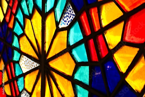 Fotografía A beautiful stained glass window inside a church.