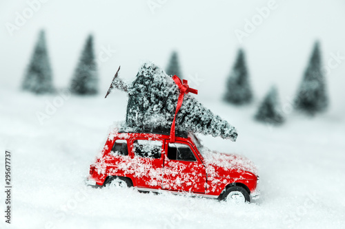 Rotes Auto Mit Weihnachtsbaum In Einer Schneelandschaft Modellbau Buy This Stock Photo And Explore Similar Images At Adobe Stock Adobe Stock