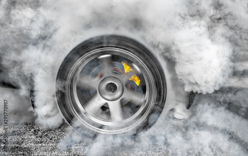 Fotografía Drag racing car burns rubber off its tires in preparation for the race