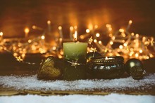 Weihnachtskarte - Grüne Brennende Kerze Mit Teelicht
