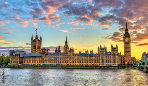 Fotografía The Palace of Westminster in London at sunset, England