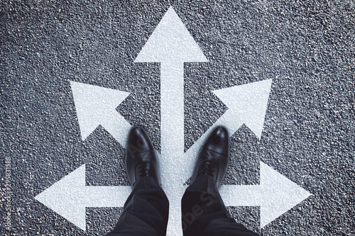 Fotomural Different direction and leadership concept