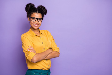 Poster - Photo of amazing dark skin lady holding arms crossed positive mood bossy self-confident look wear specs yellow shirt isolated purple color background