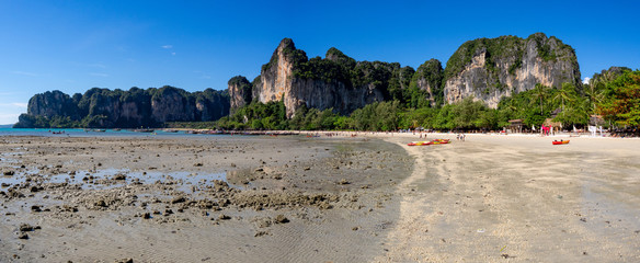 Wall Mural - Railay West beach panorama at low tide in Krabi, Thailand