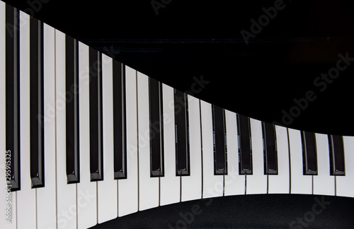 Dekoracja na wymiar  kreatywne-klawisze-fortepianu-na-czarnym-tle