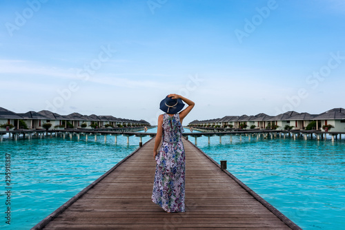 Fotomural Portrait of beautiful and fit young woman on exotic island.