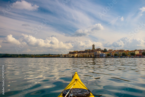 Cuadros en Lienzo Escursione in kayak sul lago di Bolsena - Marta