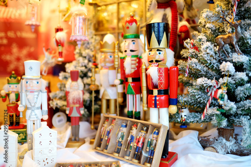 Fotografía Christmas nutcracker sold at Christmas market in Vilnius, Lithuania