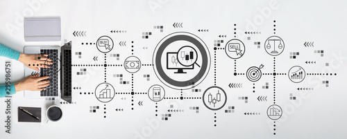 Fotomural Stock trading theme with person using a laptop