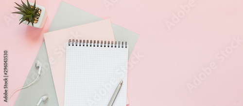 Fotomural Top view of a flat lay of desktop and notepads for writing down goals and plans