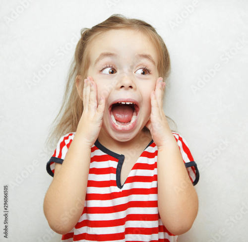 Fotografía Funny little girl taken aback by great surprise