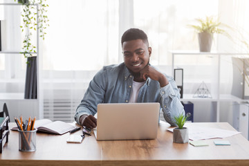 Aufkleber - Successful project. Smiling businessman looking at laptop screen at workplace.