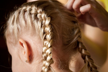 children girl hairstyle mother hand